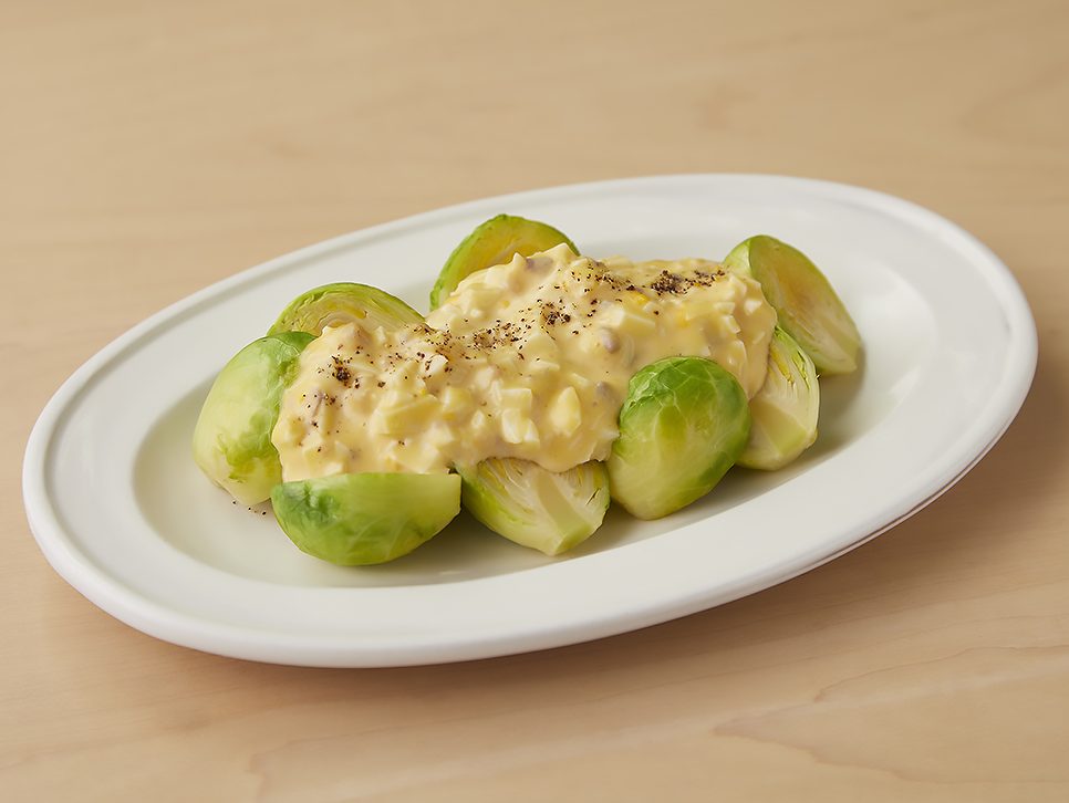 芽キャベツのアンチョビエッグソース