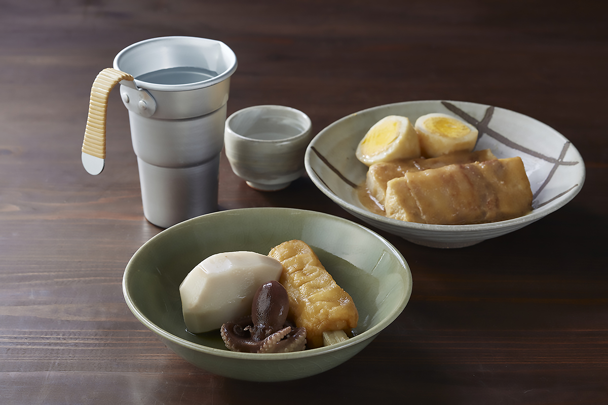 冷凍豆腐の味噌煮、おでん盛り、ぬる燗