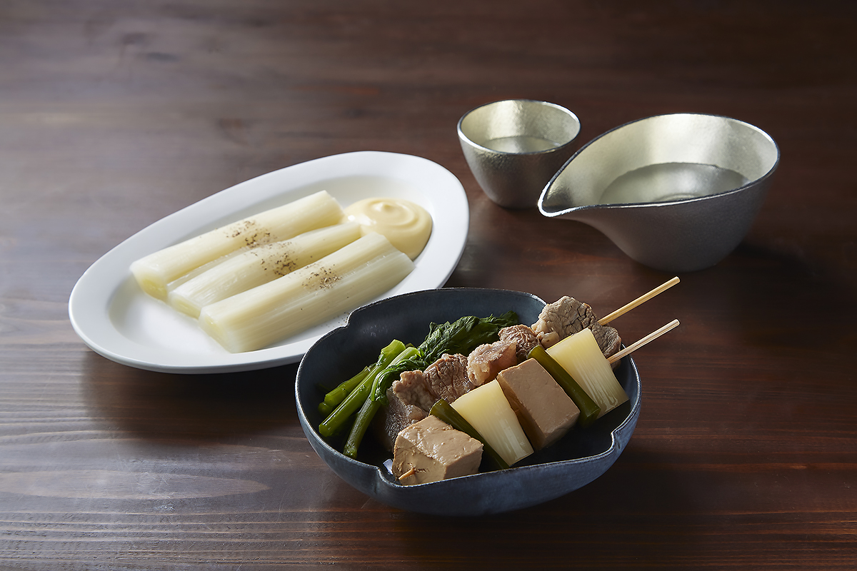 貧乏人のアスパラ、おでん盛り、冷酒